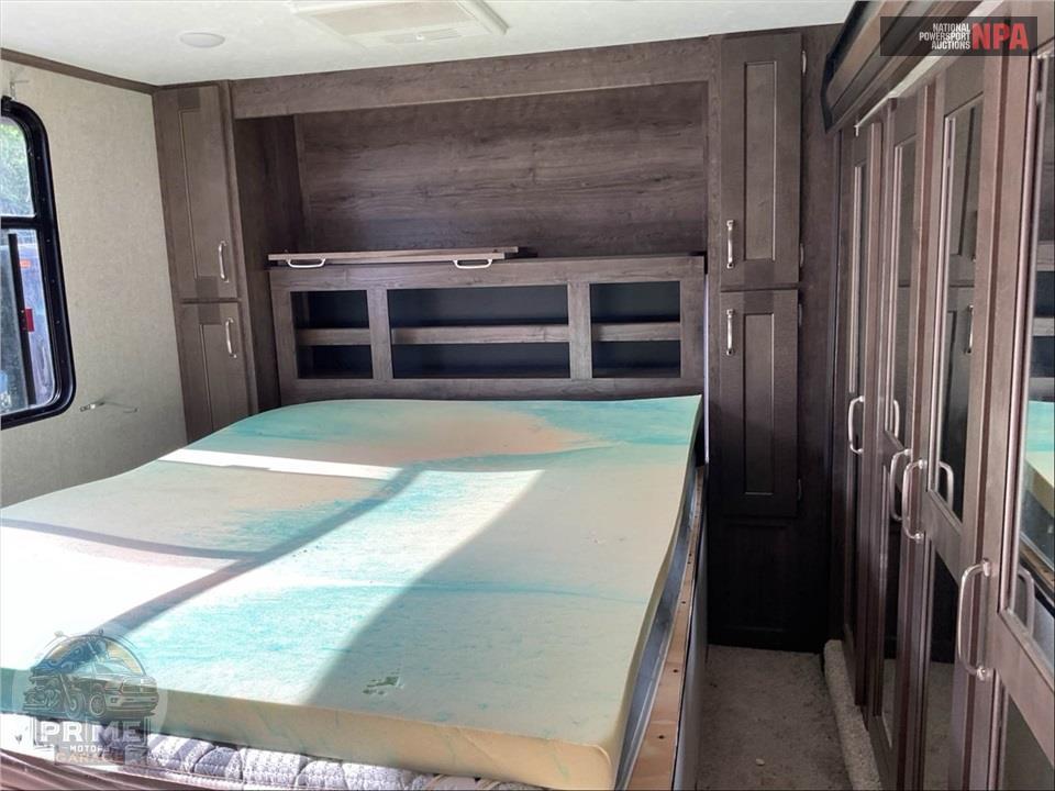 2019 Keystone Rv M-381 TH - MONTANA HIGH COUNTRY TOY HAULER TOY HAULER SERIES — фото 15
