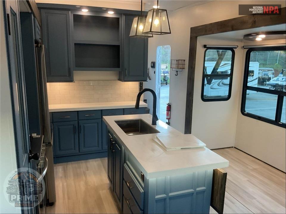 2021 Grand Design Recreational Vehicles M-378MBS - SOLITUDE FIFTH WHEEL SERIES — фото 9
