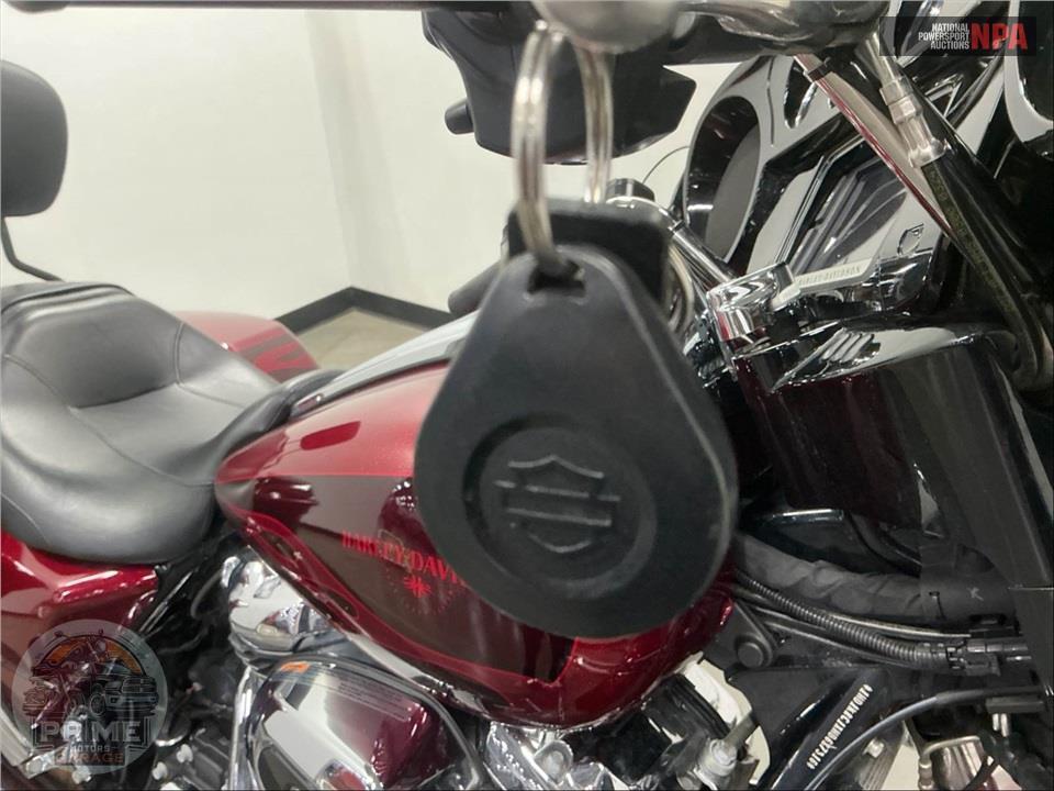 2017 Harley-Davidson FLHXS STREET GLIDE SPECIAL — фото 12