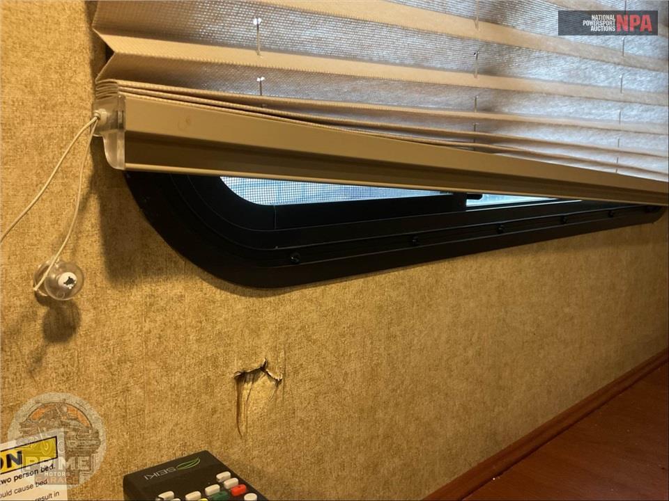 2016 Thor Motor Coach M-28Z E450-V10 - CHATEAU SERIES — фото 16