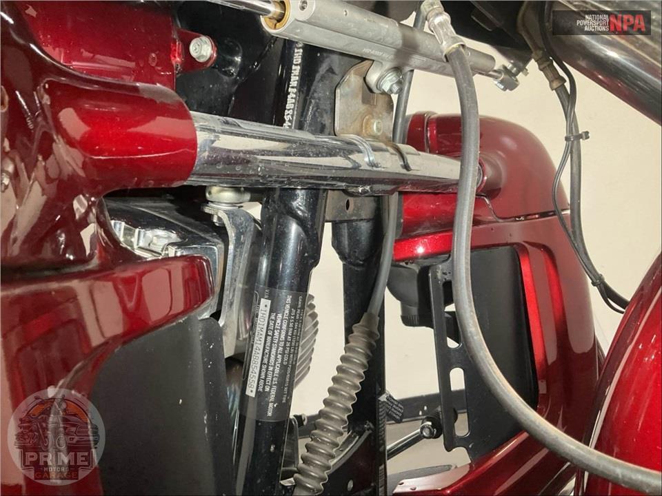 2010 Harley-Davidson FLHTCUTG TRIGLIDE ULTRA CLASSIC — фото 13