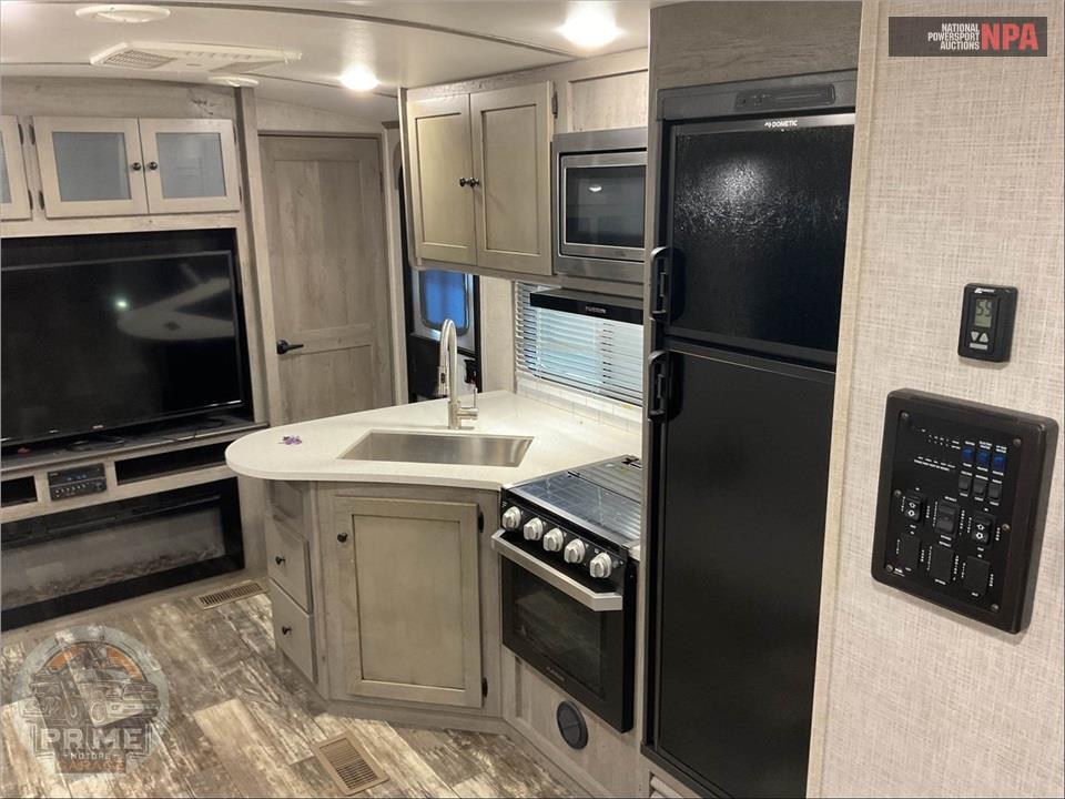 2019 Keystone Rv M-324 CG OUTBACK TOYHAULER SERIES — фото 8