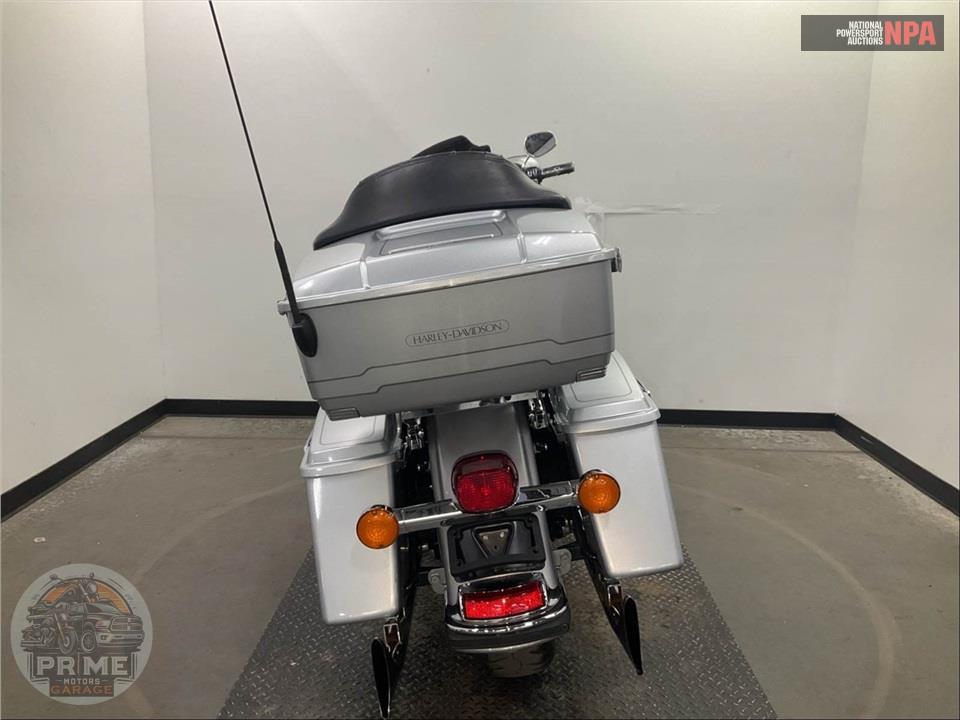 2010 Harley-Davidson FLHTC ELECTRA GLIDE CLASSIC — фото 4