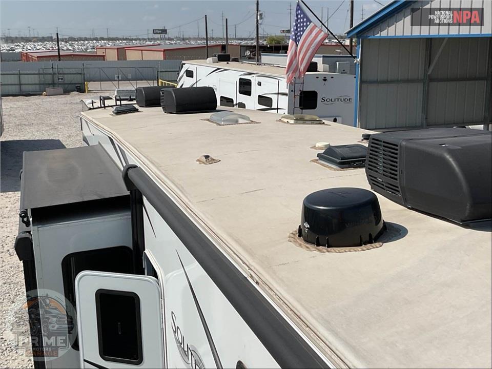 2022 Grand Design Recreational Vehicles M-3740BH - SOLITUDE S-CLASS FIFTH WHEEL SERIES — фото 23