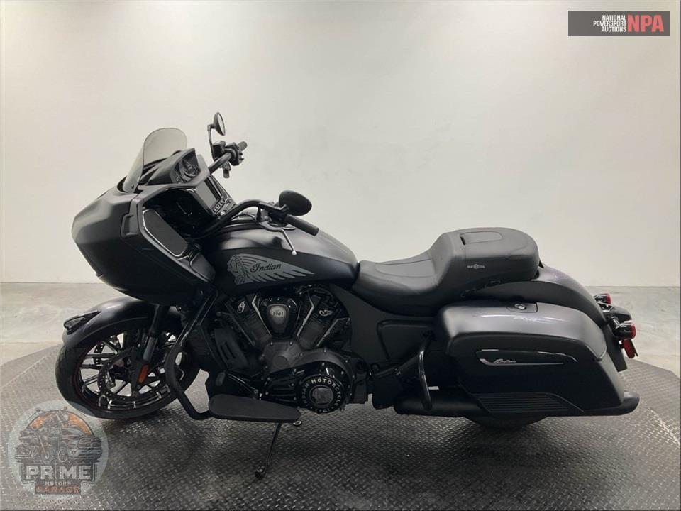 2021 Indian Motorcycle CHALLENGER DARK HORSE (BLACK/BRONZE SMOKE) — фото 3