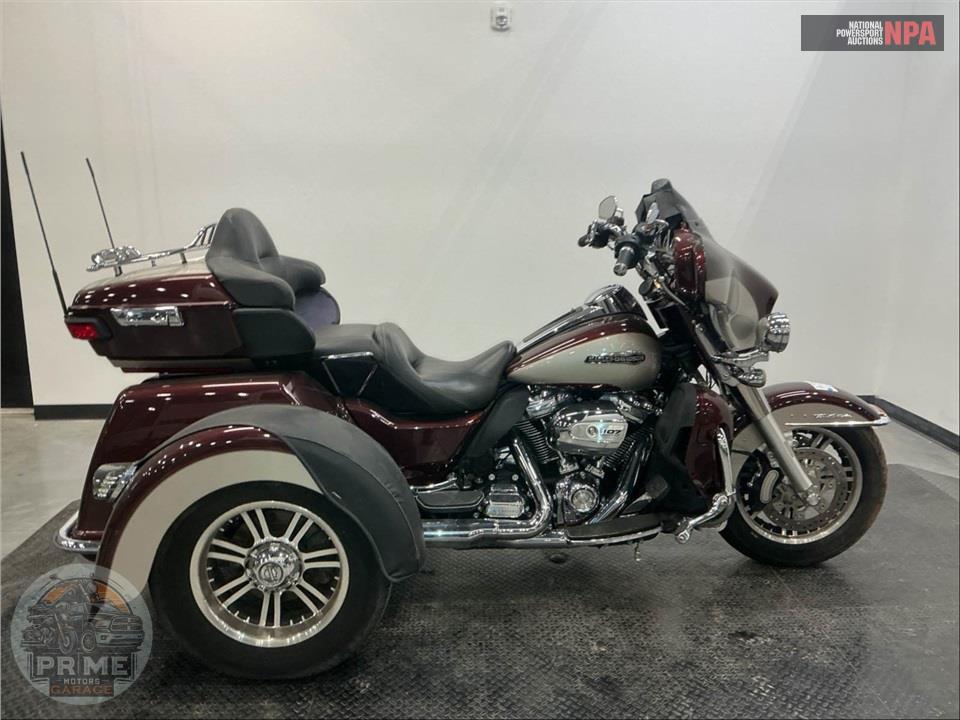 2018 Harley-Davidson FLHTCUTG TRI GLIDE ULTRA — фото 1