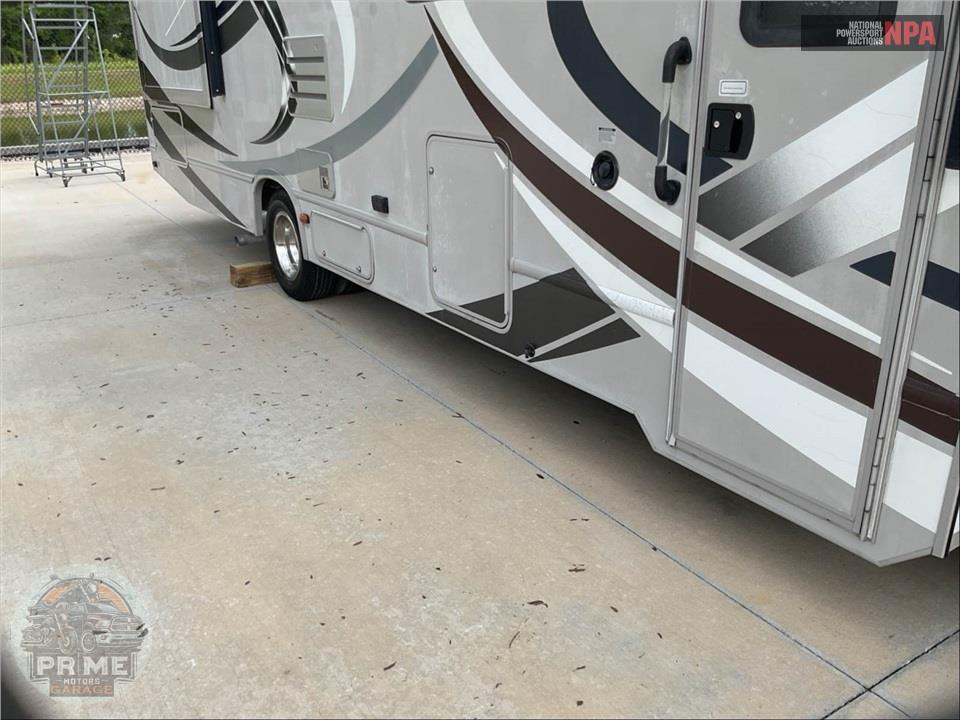 2013 Thor Motor Coach M-31L E450-V10 - CHATEAU SERIES — фото 54