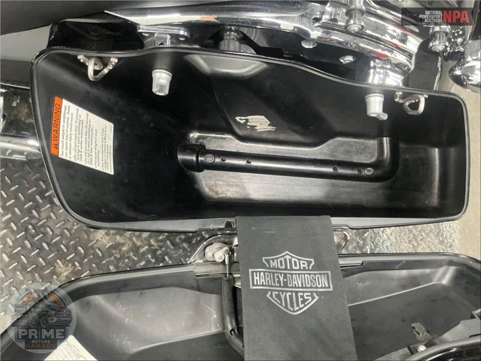 2017 Harley-Davidson FLHXS STREET GLIDE SPECIAL — фото 17