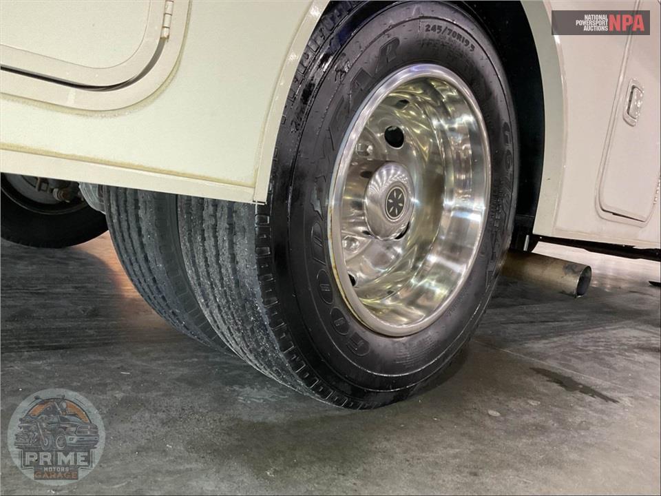 2019 Winnebago M-32YE FORD - VISTA SERIES — фото 60