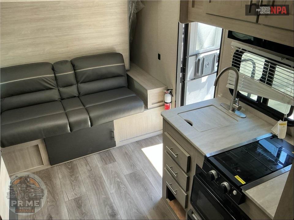 2022 Coachmen By Forest River M-184 BHS CATALINA SUMMIT SERIES — фото 9