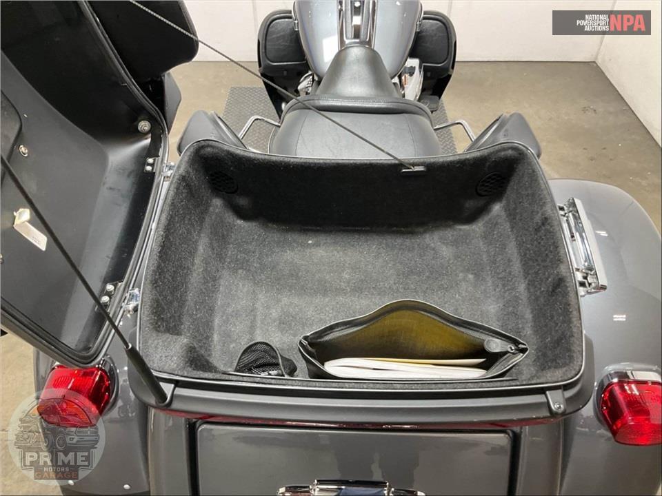 2021 Harley-Davidson FLHTCUTG TRI GLIDE ULTRA CLASSIC — фото 21
