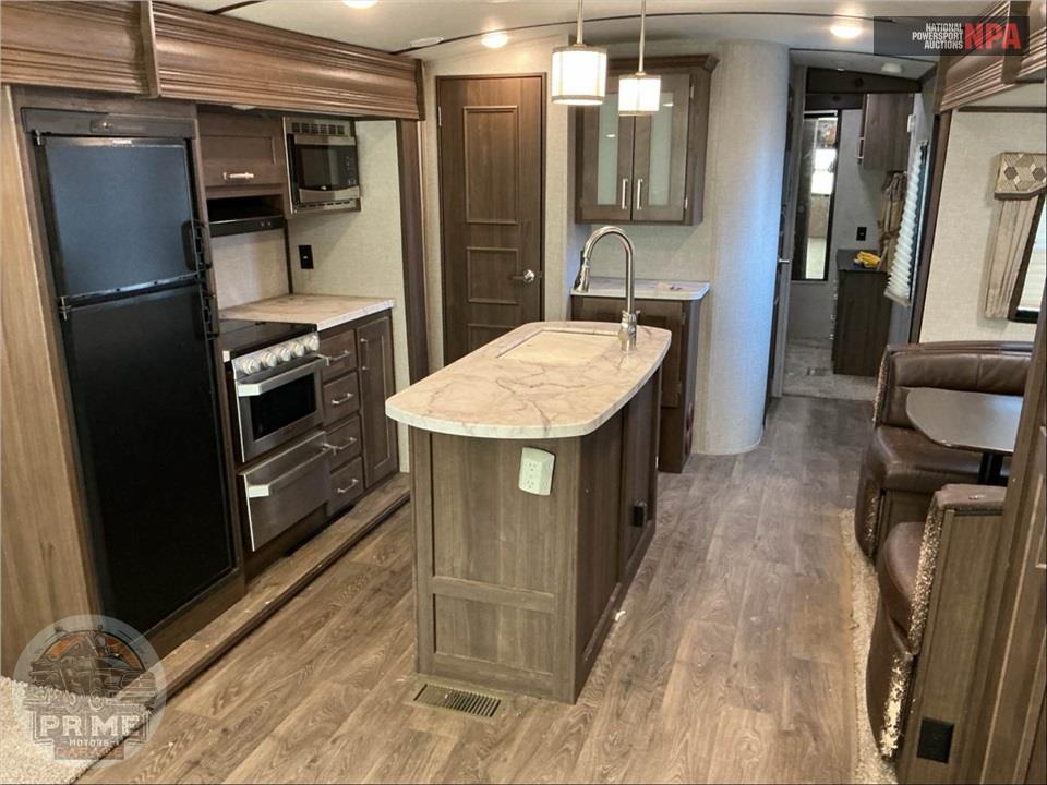 2019 Keystone Rv M-330 RL - LAREDO SERIES — фото 9