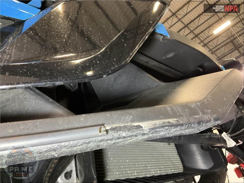 2020 Polaris SLINGSHOT R AUTODRIVE — фото 14