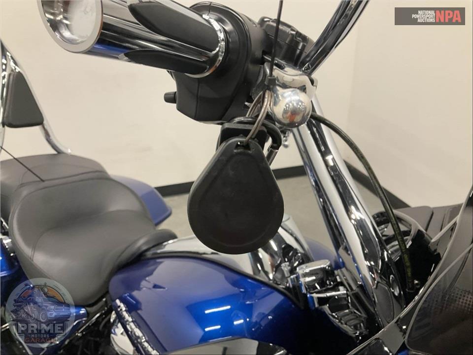 2017 Harley-Davidson FLTRXS ROAD GLIDE SPECIAL — фото 14