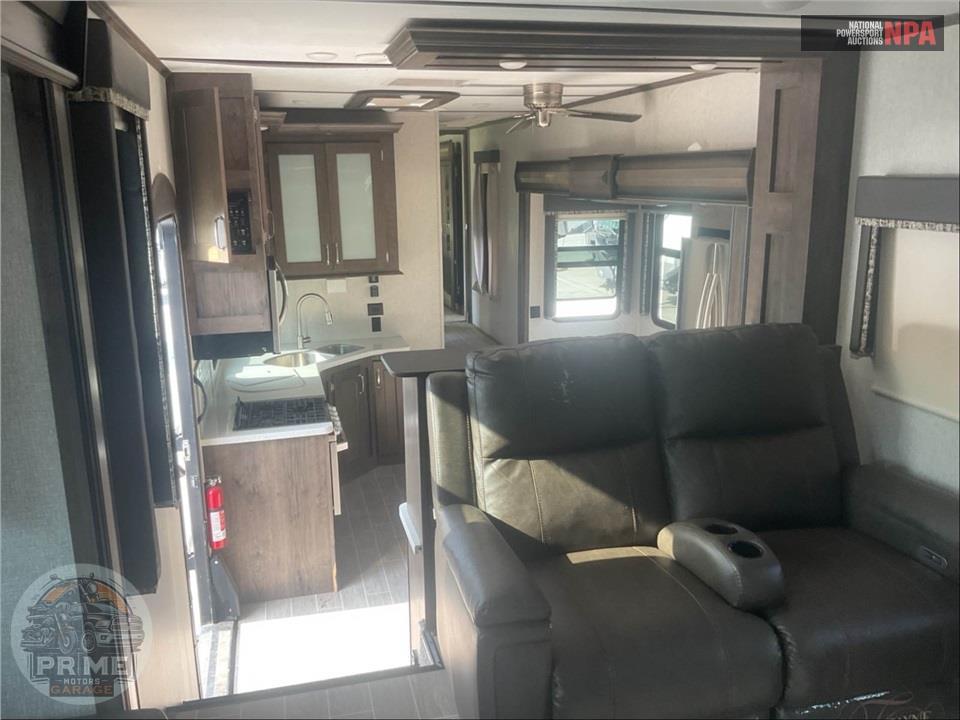2019 Keystone Rv M-381 TH - MONTANA HIGH COUNTRY TOY HAULER TOY HAULER SERIES — фото 8
