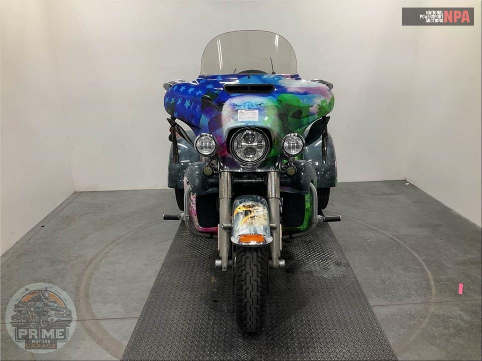 2015 Harley-Davidson FLHTCUTG TRIGLIDE ULTRA CLASSIC — фото 2