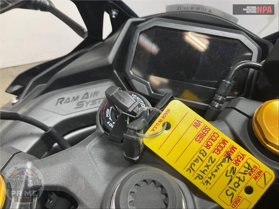 2026 Kawasaki NINJA ZX-4R ABS — фото 10