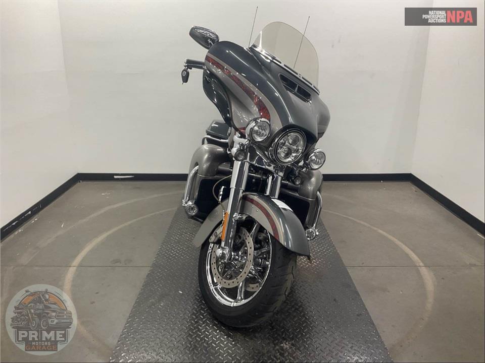 2016 Harley-Davidson FLHTKSE CVO ULTRA LIMITED — фото 2