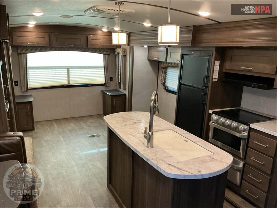 2019 Keystone Rv M-330 RL - LAREDO SERIES — фото 6