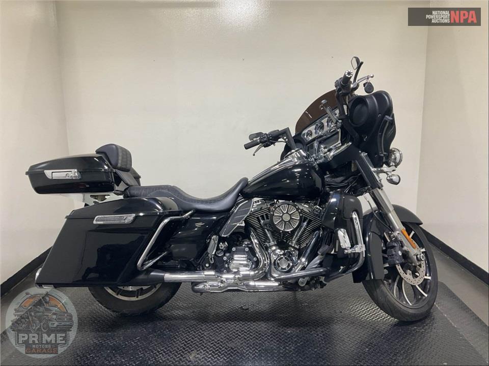 2015 Harley-Davidson FLHTCU ULTRA CLASSIC ELECTRA GLIDE — фото 1