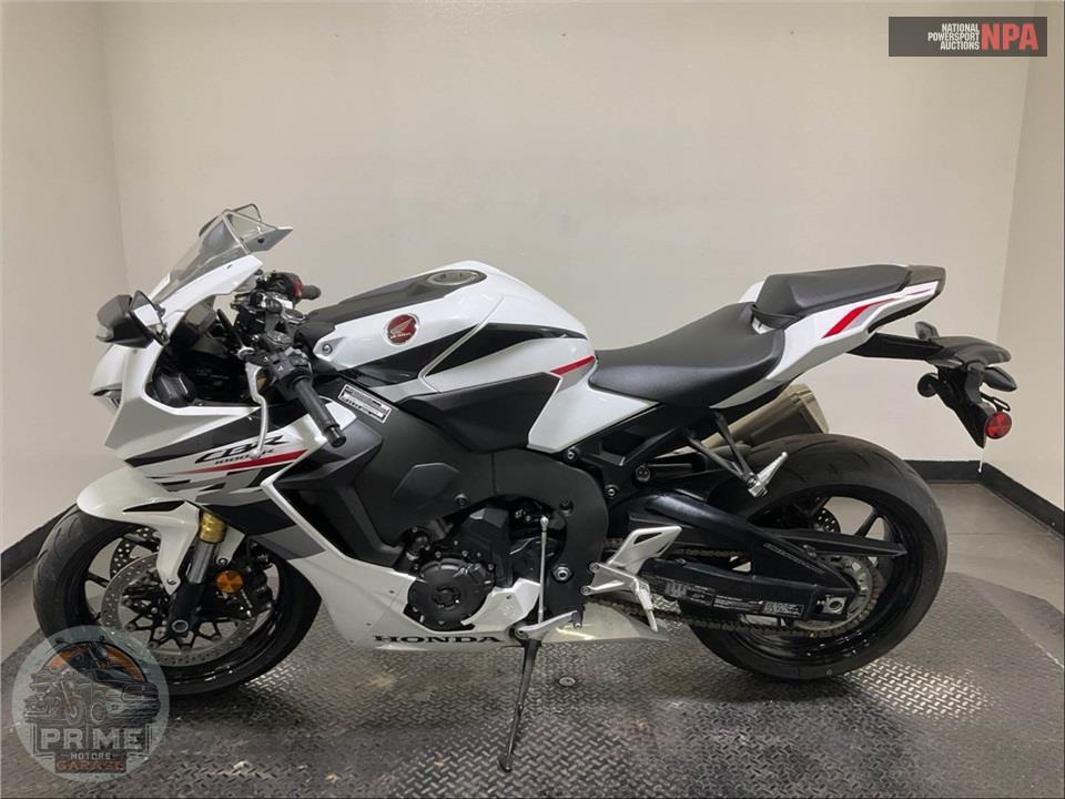 2025 Honda CBR1000RR — фото 3