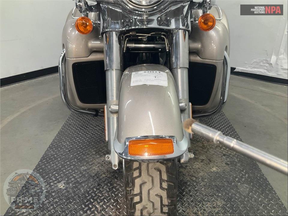 2018 Harley-Davidson FLHTCUTG TRI GLIDE ULTRA — фото 19