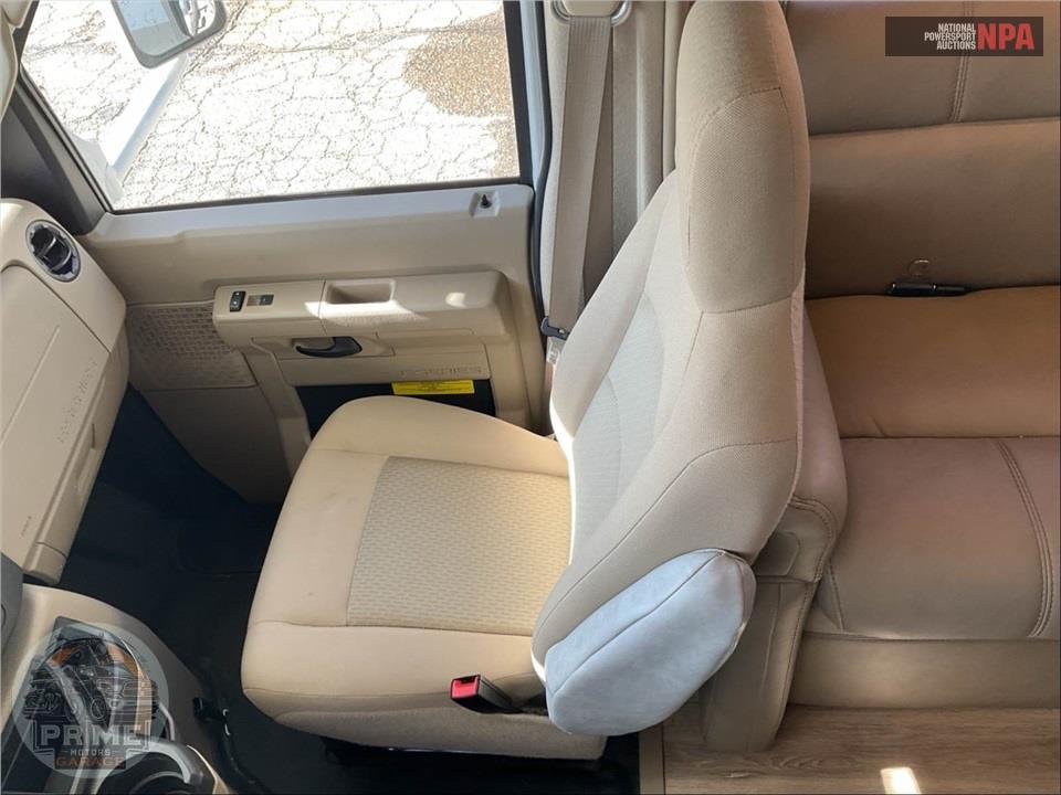 2019 Thor Motor Coach M-28Z E450-V10 - FOUR WINDS SERIES — фото 14