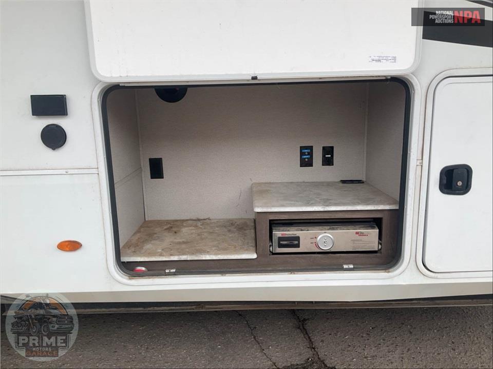 2022 Grand Design Recreational Vehicles M-378MBS - SOLITUDE FIFTH WHEEL SERIES — фото 40