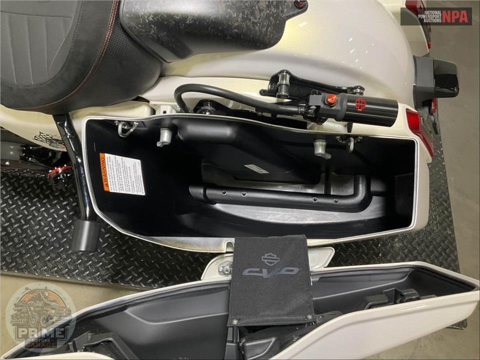 2024 Harley-Davidson FLTRXSTSE CVO ROAD GLIDE ST — фото 15