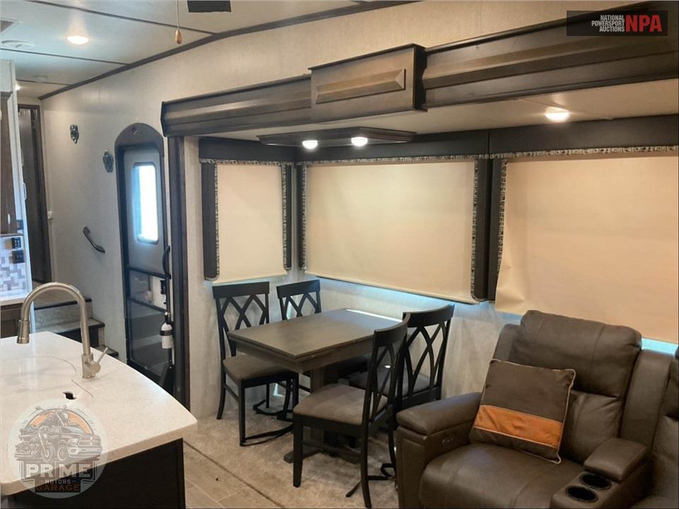 2019 Keystone Rv M-330 RL - MONTANA HIGH COUNTRY FIFTH WHEEL SERIES — фото 8