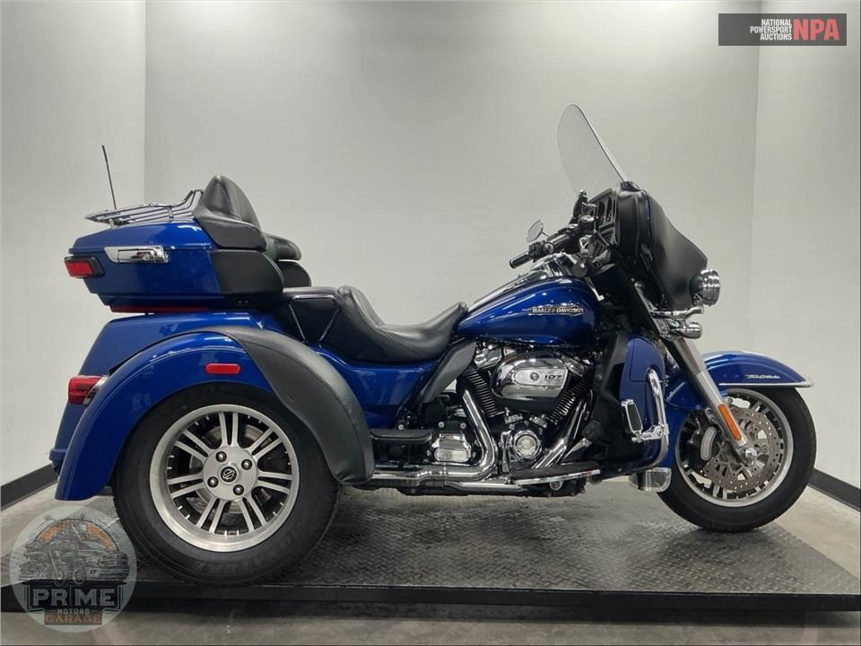 2017 Harley-Davidson FLHTCUTG TRIGLIDE ULTRA CLASSIC — фото 1