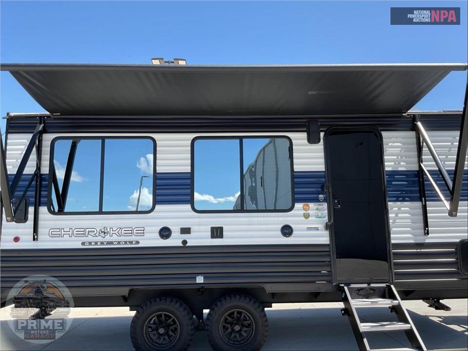 2025 Cherokee By Forest River M-18RR - GREY WOLF TOY HAULER SERIES — фото 23
