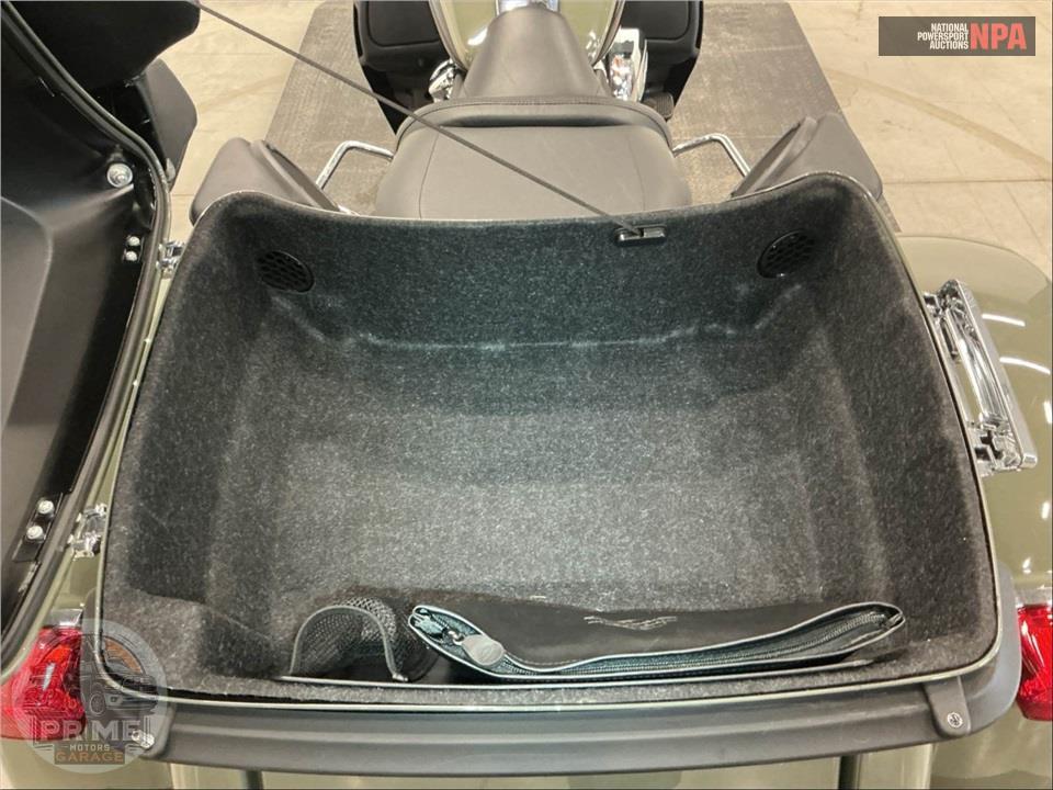 2021 Harley-Davidson FLHTCUTG TRI GLIDE ULTRA CLASSIC — фото 21