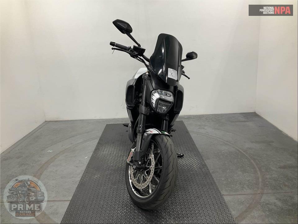 2015 Ducati DIAVEL CARBON WHITE — фото 2
