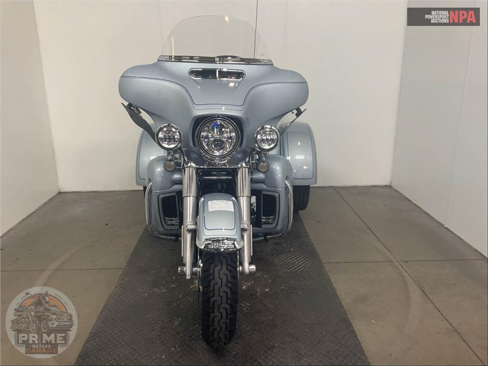 2023 Harley-Davidson FLHTCUTG TRI GLIDE ULTRA CLASSIC — фото 2