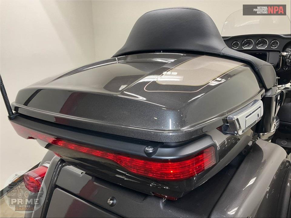 2023 Harley-Davidson FLHTCUTG TRI GLIDE ULTRA CLASSIC — фото 18