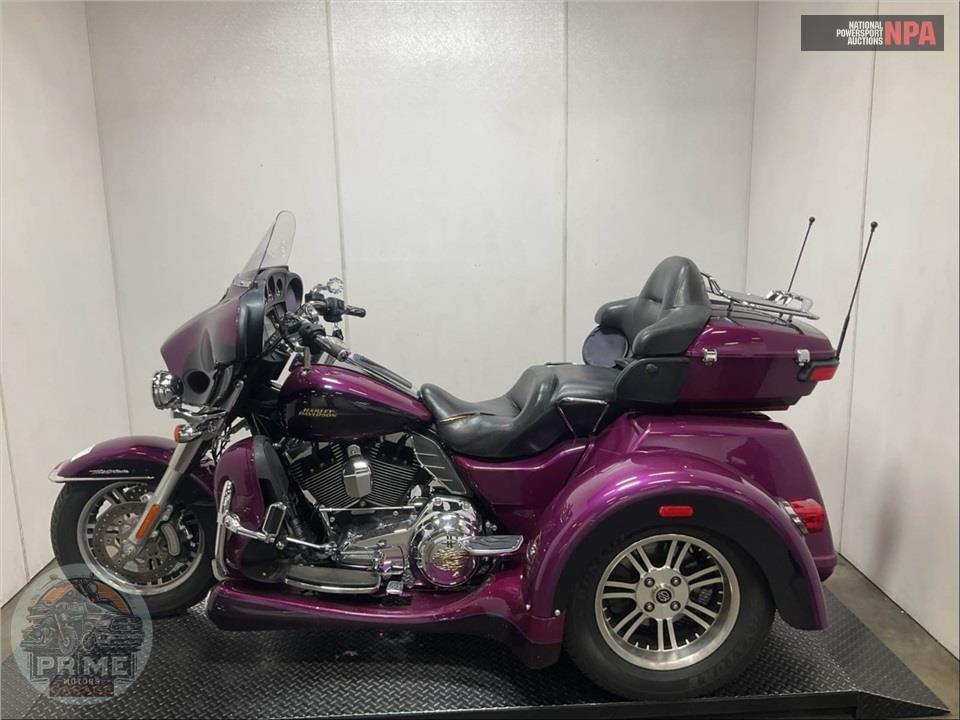 2016 Harley-Davidson FLHTCUTG TRIGLIDE ULTRA CLASSIC — фото 3