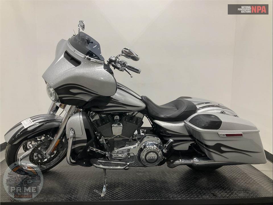 2015 Harley-Davidson FLHXSE CVO STREET GLIDE SPECIAL — фото 3