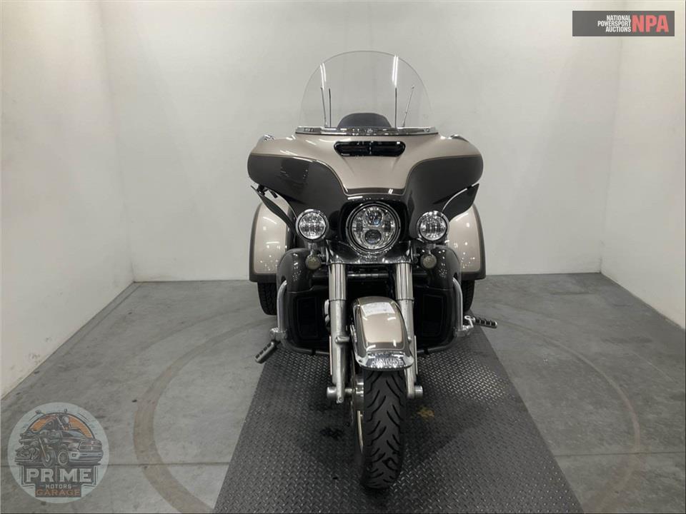 2023 Harley-Davidson FLHTCUTG TRI GLIDE ULTRA CLASSIC — фото 2