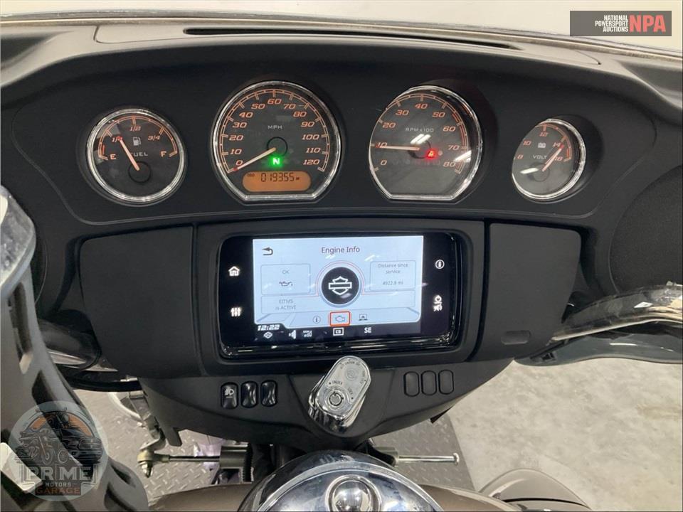 2023 Harley-Davidson FLHTCUTG TRI GLIDE ULTRA CLASSIC — фото 5