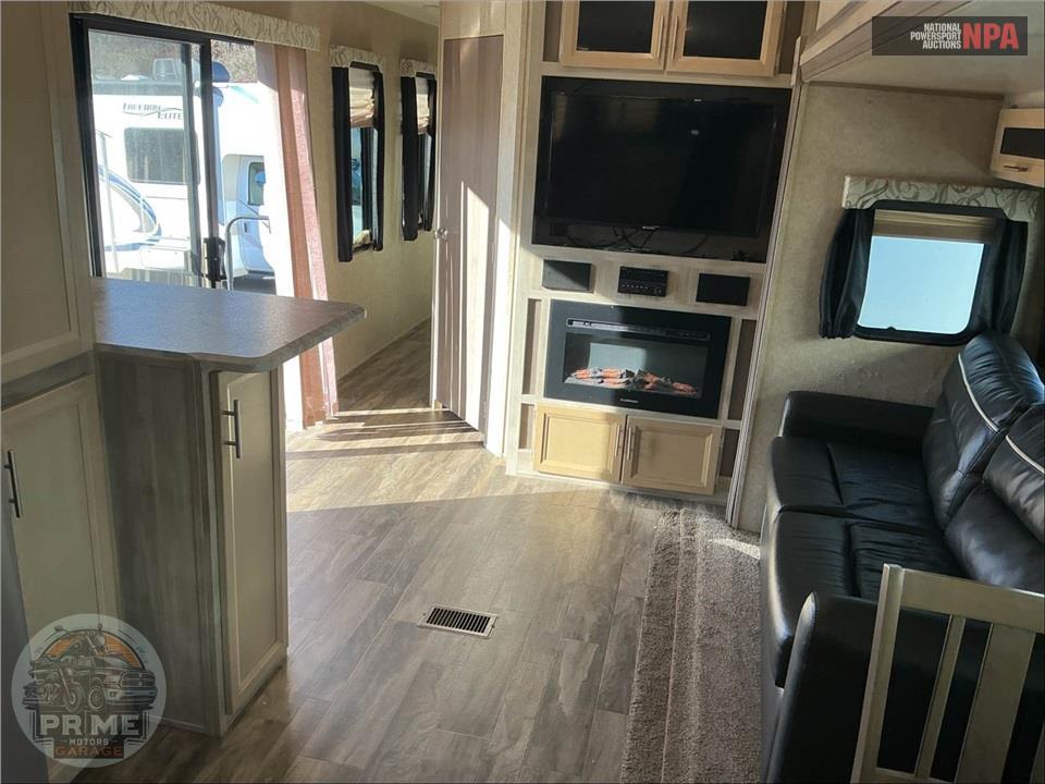 2019 Coachmen By Forest River M-39 FKTS - CATALINA DESTINATION SERIES — фото 8