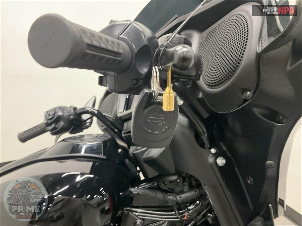 2025 Harley-Davidson FLHX STREET GLIDE — фото 10