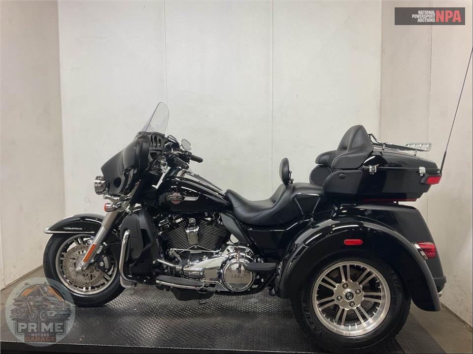 2023 Harley-Davidson FLHTCUTG TRI GLIDE ULTRA CLASSIC — фото 2
