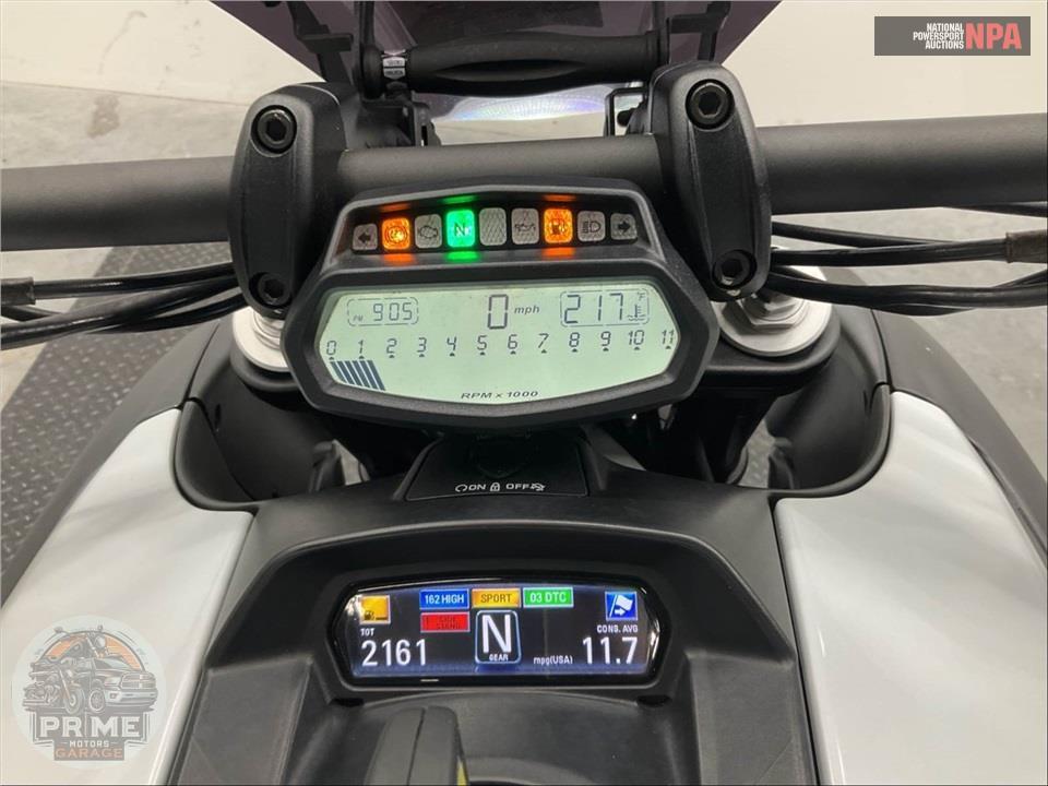 2015 Ducati DIAVEL CARBON WHITE — фото 5