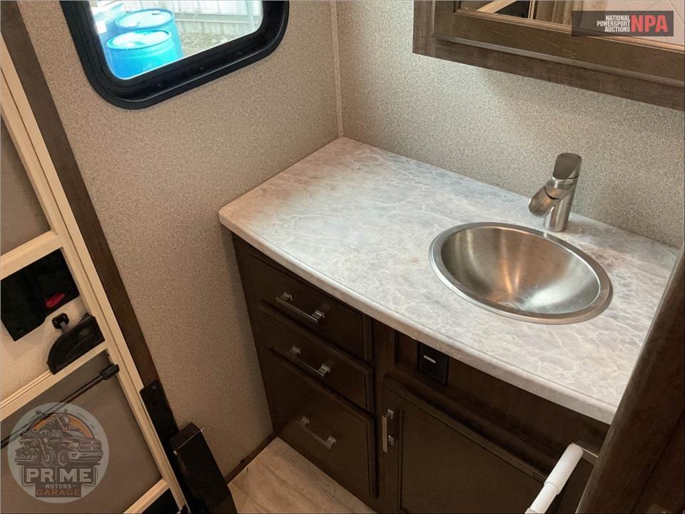 2021 Grand Design Recreational Vehicles M-3950BH - SOLITUDE S-CLASS FIFTH WHEEL SERIES — фото 18