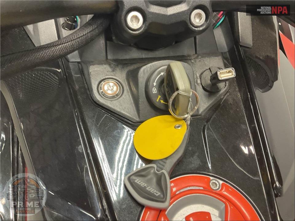 2015 Can-Am SPYDER F3-S SM6 — фото 11