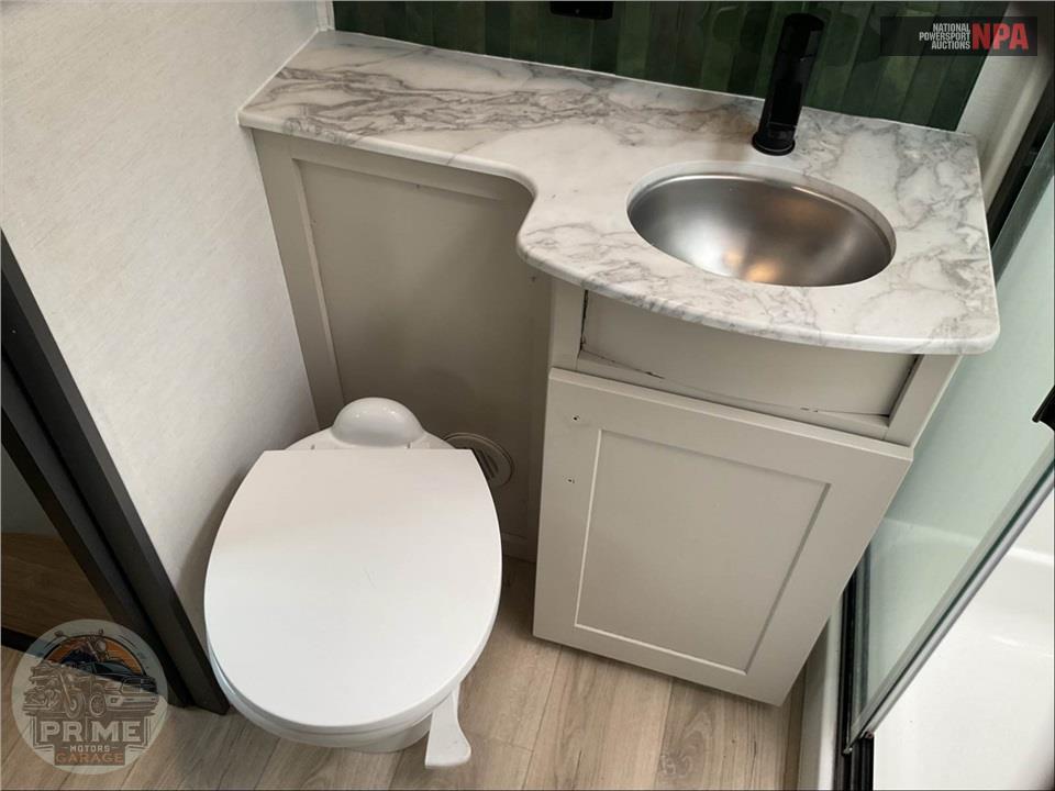2024 Alliance Rv M-42V13 - VALOR FIFTH WHEEL SERIES — фото 17