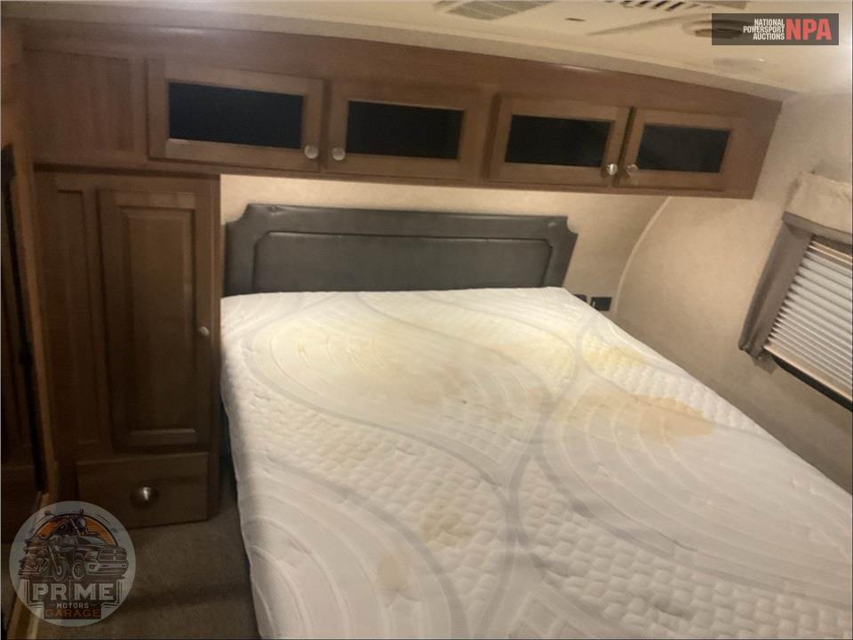 2017 Rockwood By Forest River M-8288WSA - SIGNATURE ULTRA LITE FIFTH WHEEL SERIES — фото 11