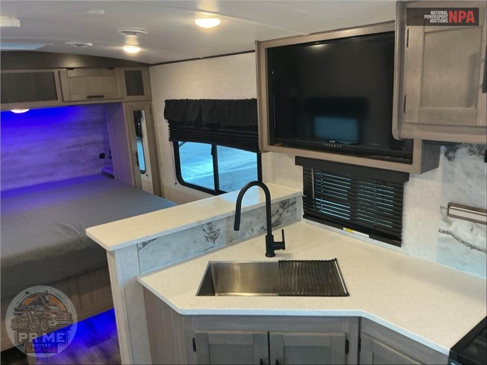2023 Crossroads Rv M-212 RB - SUNSET TRAIL SUPER LITE SERIES — фото 7