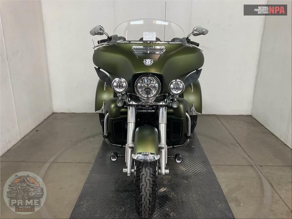2022 Harley-Davidson FLHTCUTG TRI GLIDE ULTRA CLASSIC — фото 2